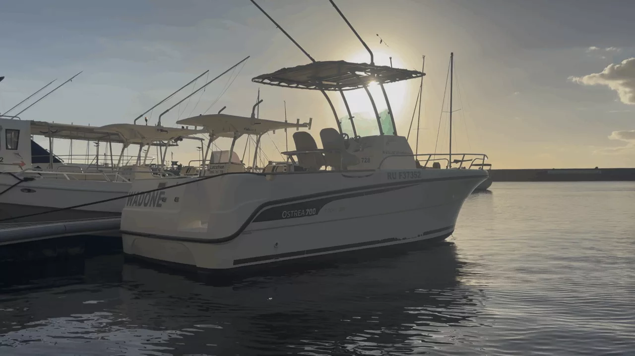 bateau de pêche au gros en mer Reunion Fishing Club Wadone